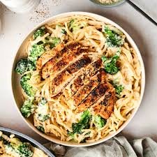 3- CHICKEN ALFREDO PASTA